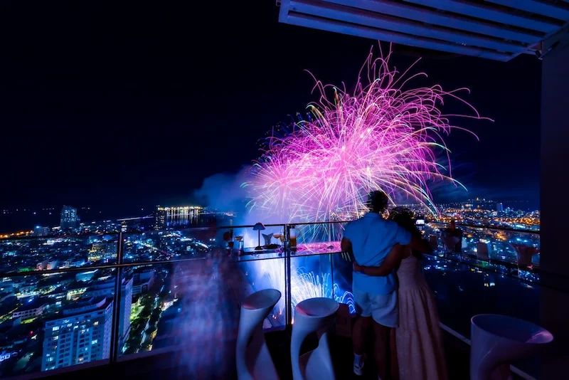 Top 12 rooftop, nhà hàng xem pháo hoa Đà Nẵng view đẹp - Travel Easy