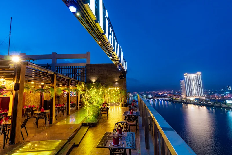 Top 12 rooftop, nhà hàng xem pháo hoa Đà Nẵng view đẹp - Travel Easy