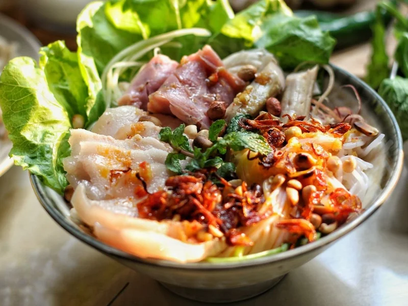 Ăn gì ở Đà Nẵng? 15 món ngon và đặc sản nhất định phải thử - Travel Easy
