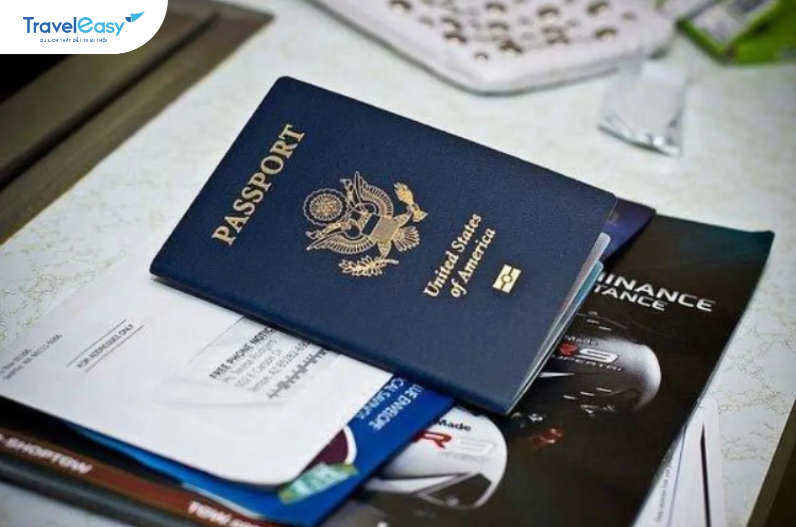 Visa định cư (Immigrant Visa) là loại thị thực dài hạn hoặc vĩnh viễn, cho phép người nước ngoài nhập cảnh và sinh sống, làm việc hợp pháp không giới hạn thời gian tại một quốc gia khác, thường là bước đệm để nhận thẻ xanh (thường trú nhân) hoặc quốc tịch