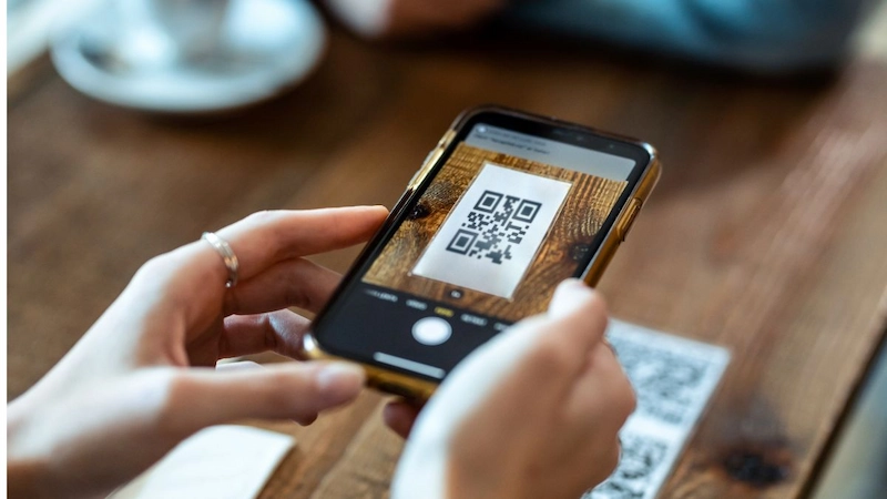 Cách cài eSIM iPhone chi tiết cho người mới - TravelEasy