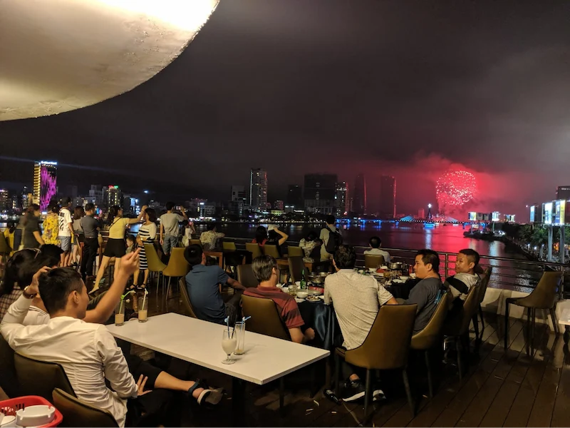 Top 12 rooftop, nhà hàng xem pháo hoa Đà Nẵng view đẹp - Travel Easy