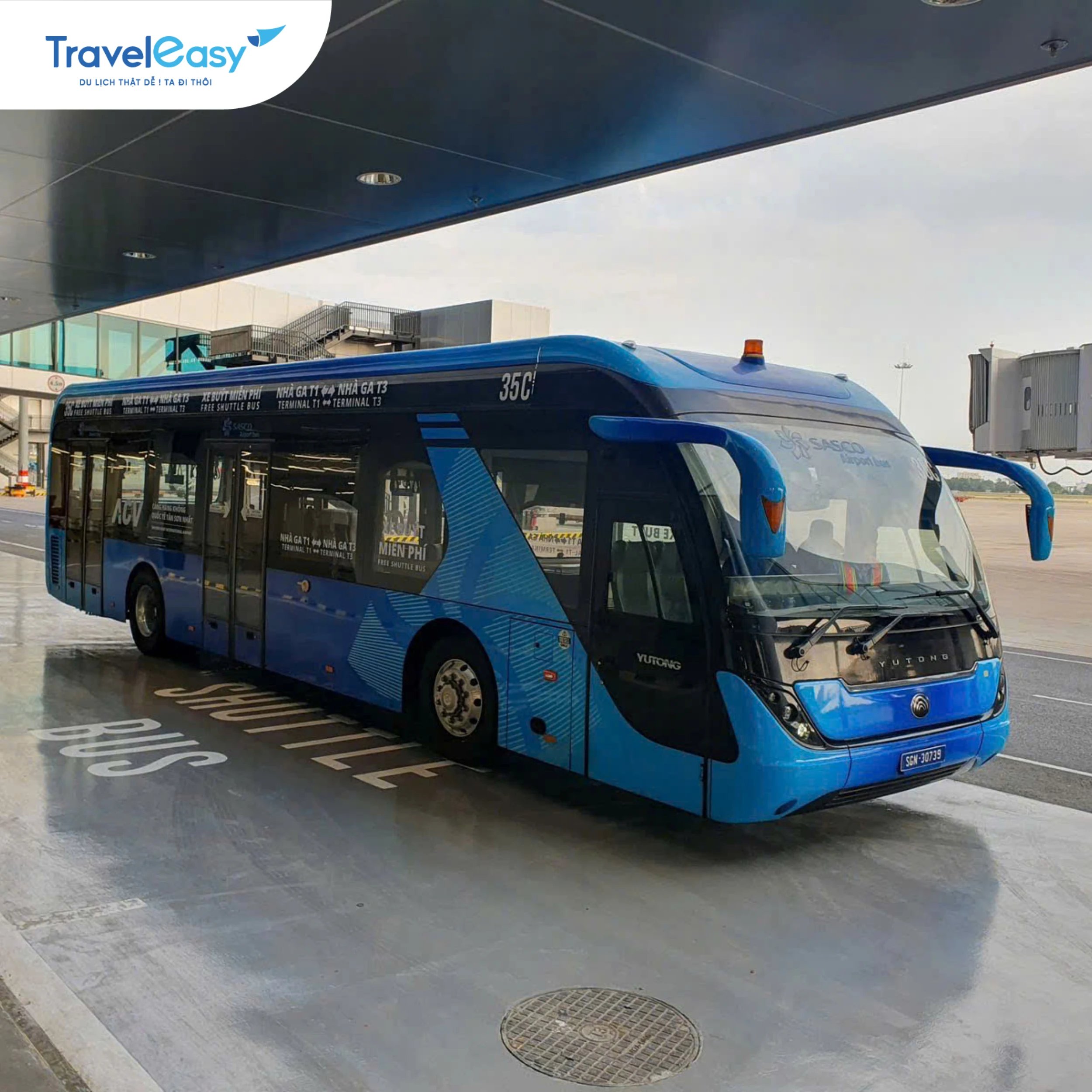 Xe buýt trung chuyển (Transit shuttle bus) giúp hành khách di chuyển thuận tiện giữa các nhà ga tại sân bay SGN tại TP.HCM