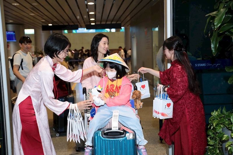 Cập nhật vé máy bay Tết 2027 - TravelEasy